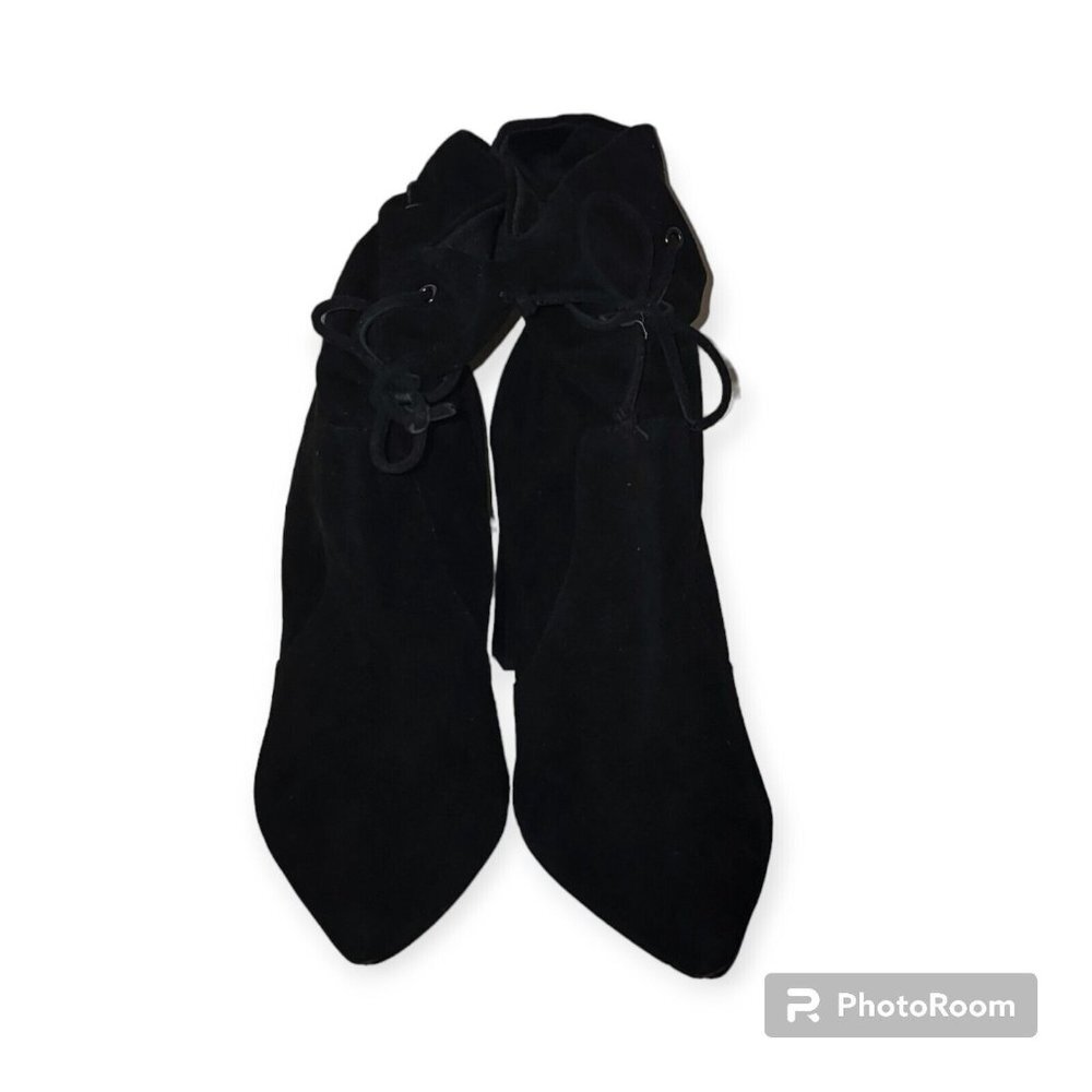 Tahari Black Suede Konner Black Block Heel Ankle Booties Size 9.5 - Picture 2 of 4